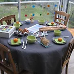 Les De L'ile Bed & Breakfast 3*