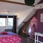 Les De L'ile לינה וארוחת בוקר 3*