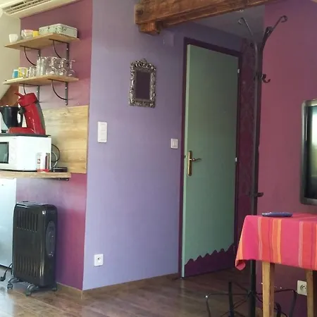 Les De L'ile לינה וארוחת בוקר 3*