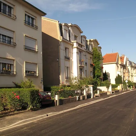 Les De L'ile לינה וארוחת בוקר 3*