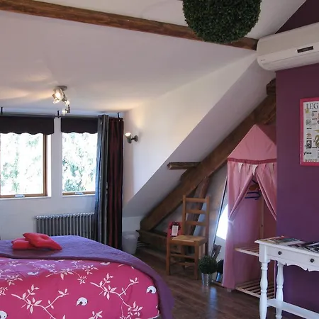Les De L'ile Bed & Breakfast 3*