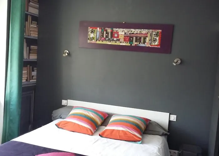 Les De L'ile Bed & Breakfast 3*