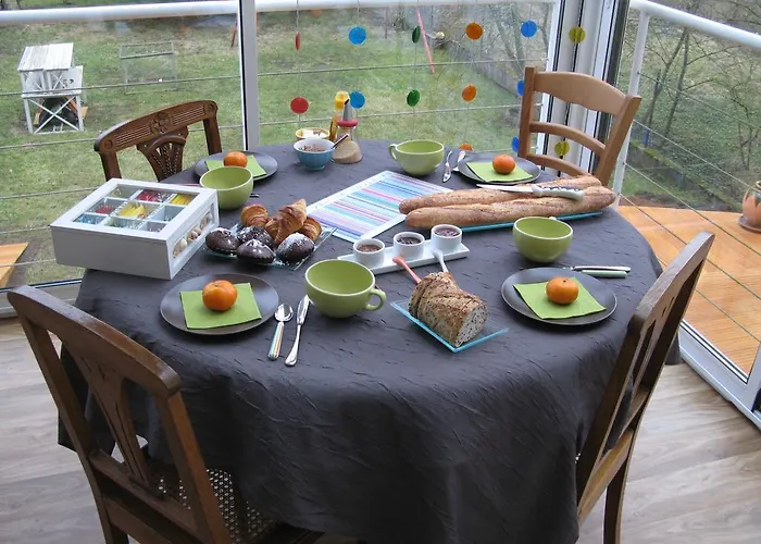 Les De L'ile Bed & Breakfast 3*